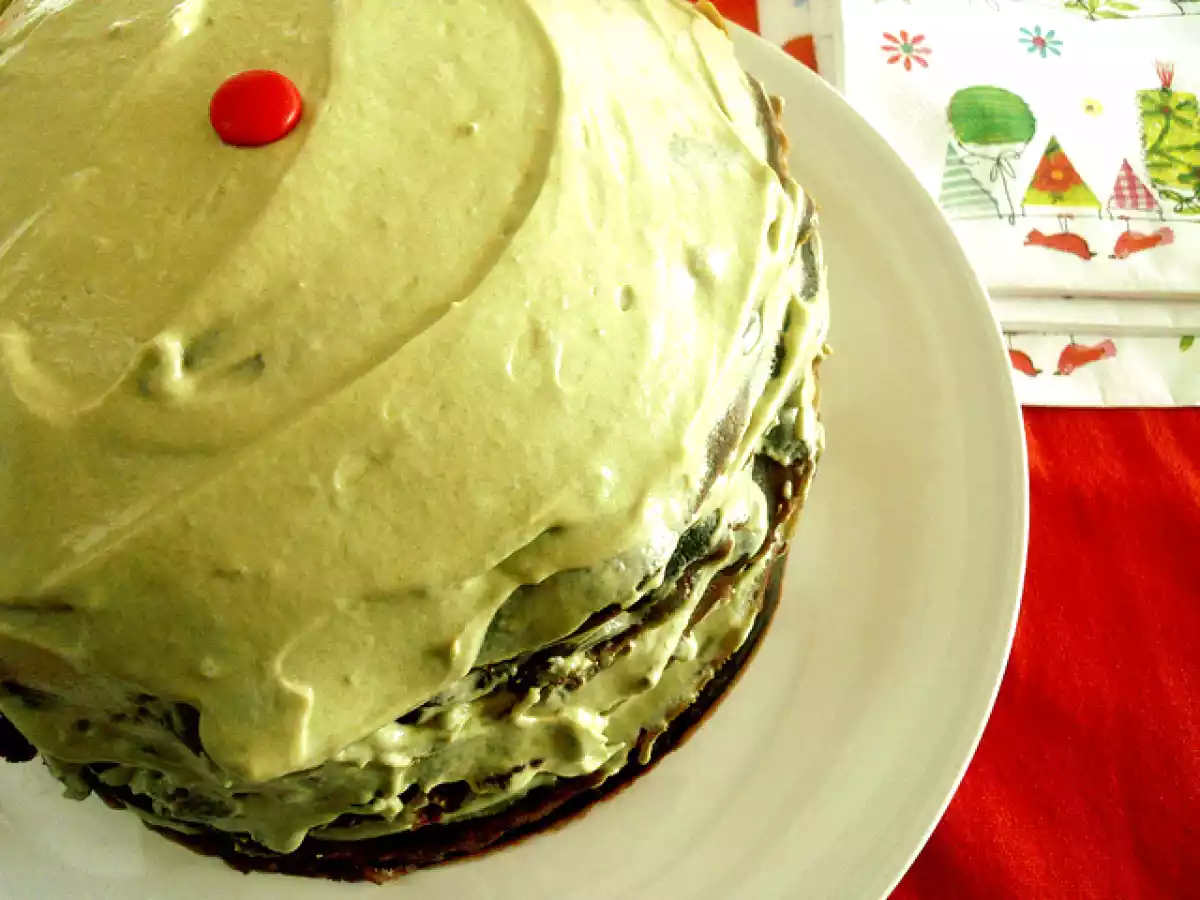 Pastel de crepes de chocolate con crema de té verde matcha - foto 2