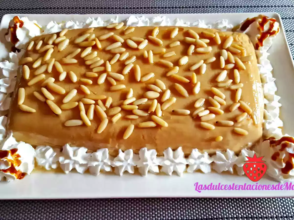 Pastel de Cuajada de Galletas y Piñones