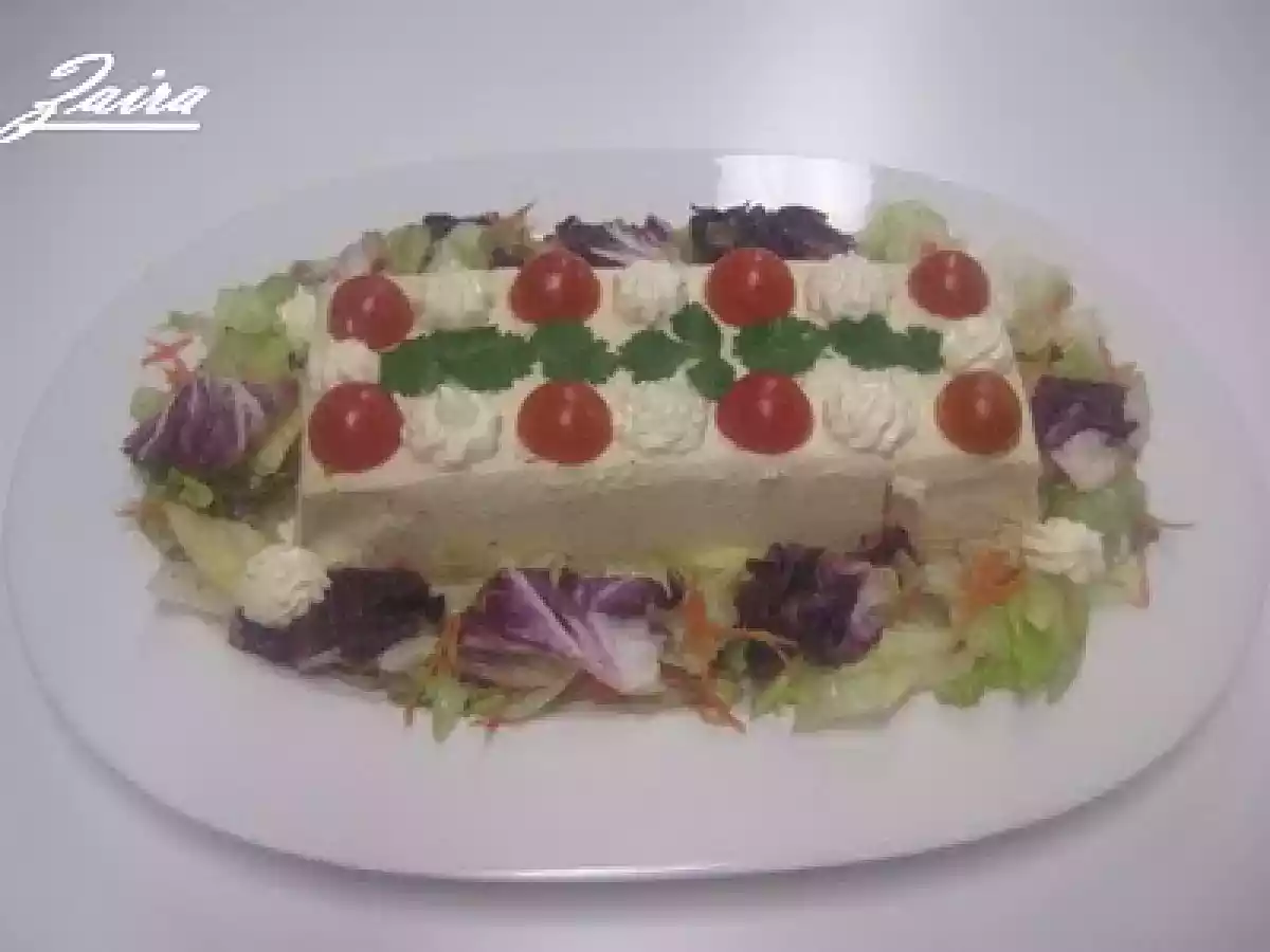 Pastel de espárragos con salsa tártara