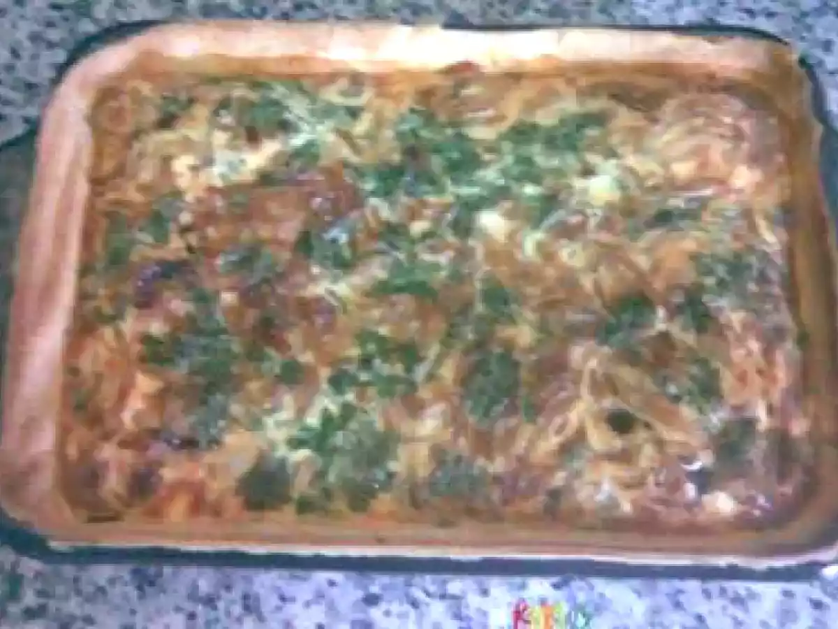 Pastel de hojaldre, codillo y cebolla. - foto 2