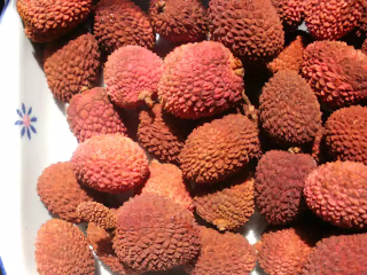 Pastel de melocotón y lichi