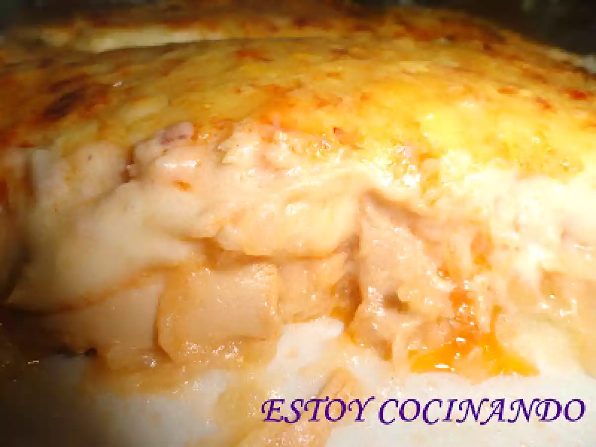 Pastel de patatas con bonito y bechamel con tostas daveiga - foto 2