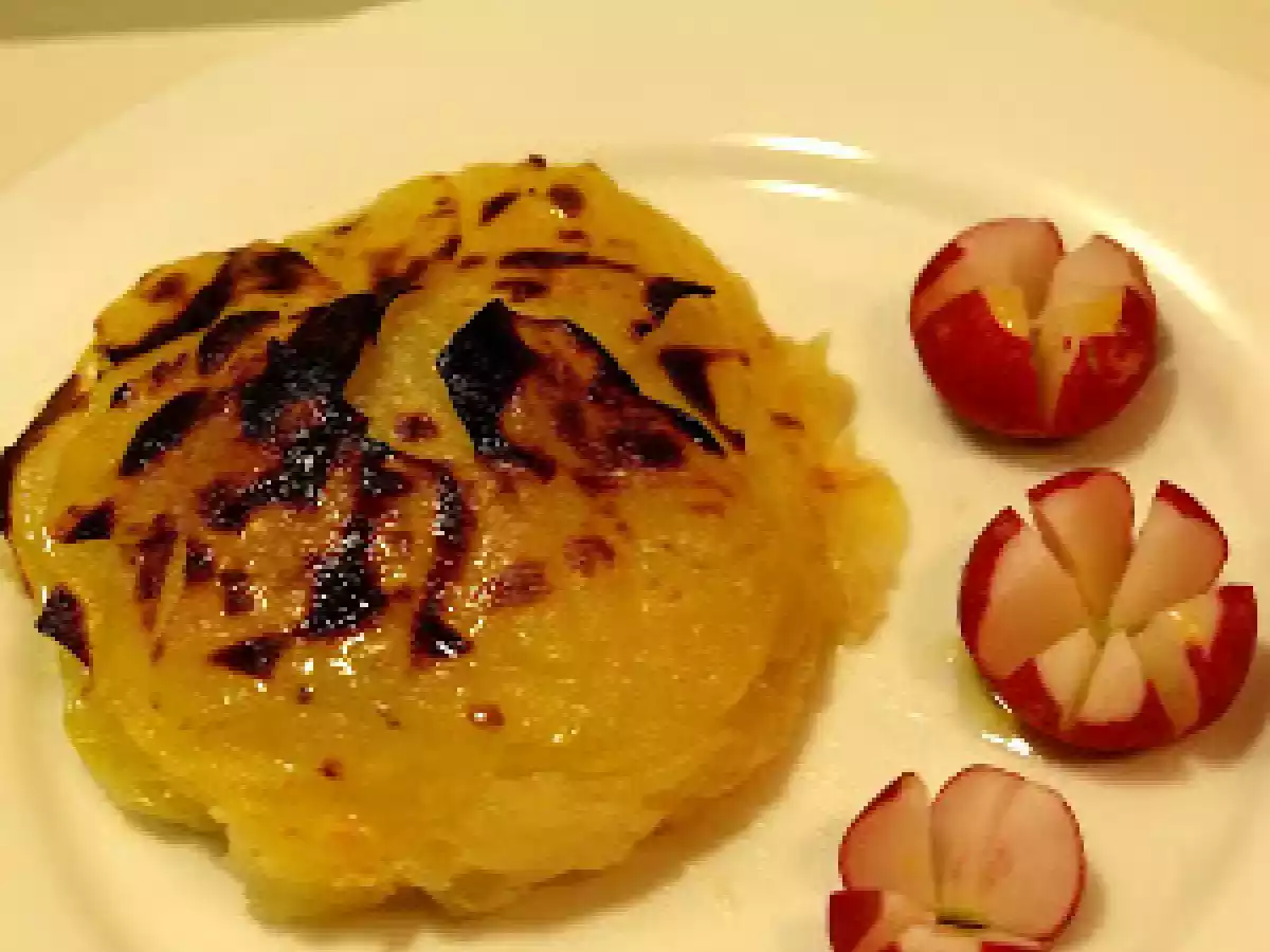 Pastel de patatas, queso manchego y cebolla