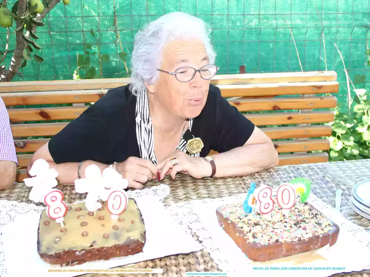 PASTEL DE PERA CON COBERTURA DE CHOCOLATE BLANCO - foto 2