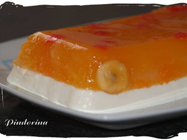 PASTEL DE YOGURT Y GELATINA DE FRUTAS