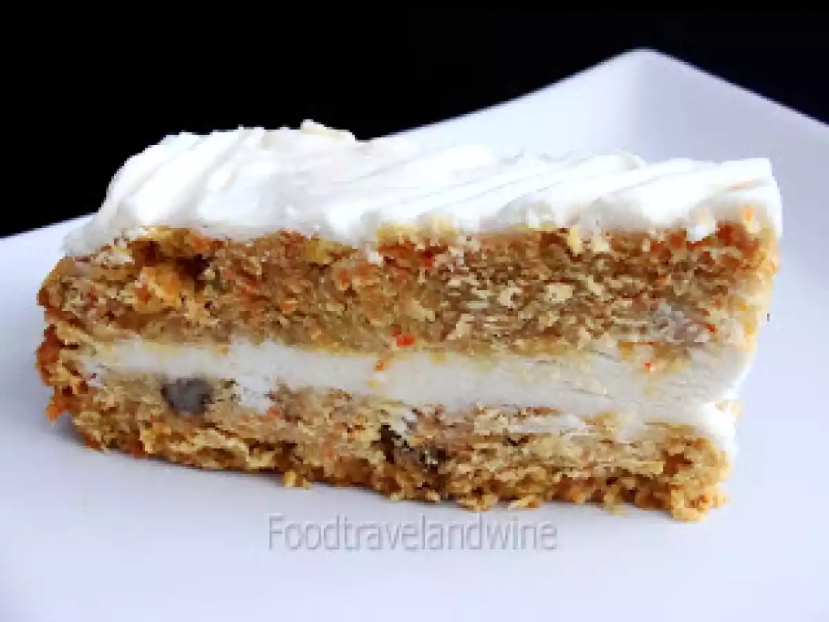 Pastel de Zanahorias, Cardamomo, y Nueces con Queso Mascarpone