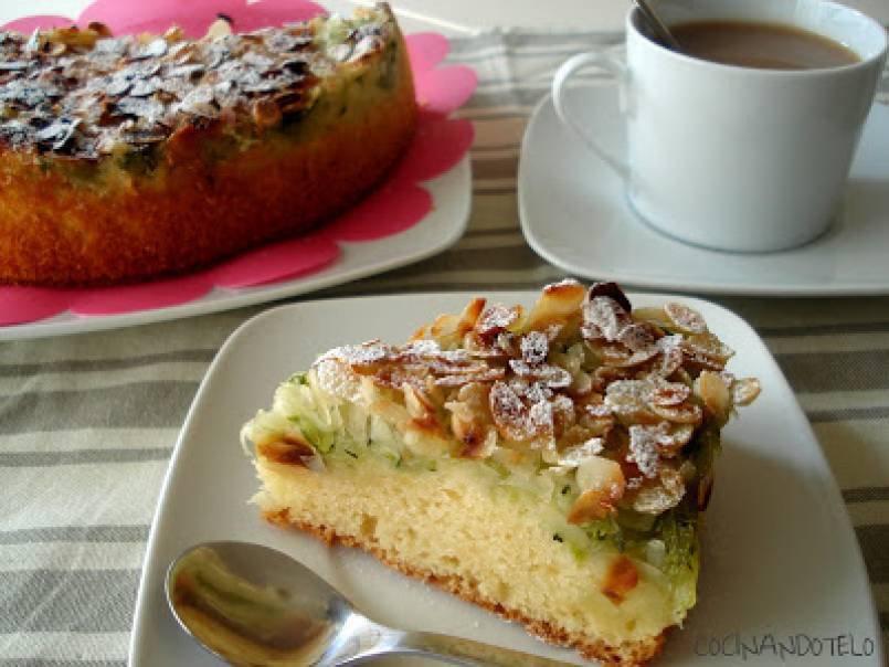 Pastel dulce de calabacin y almendras