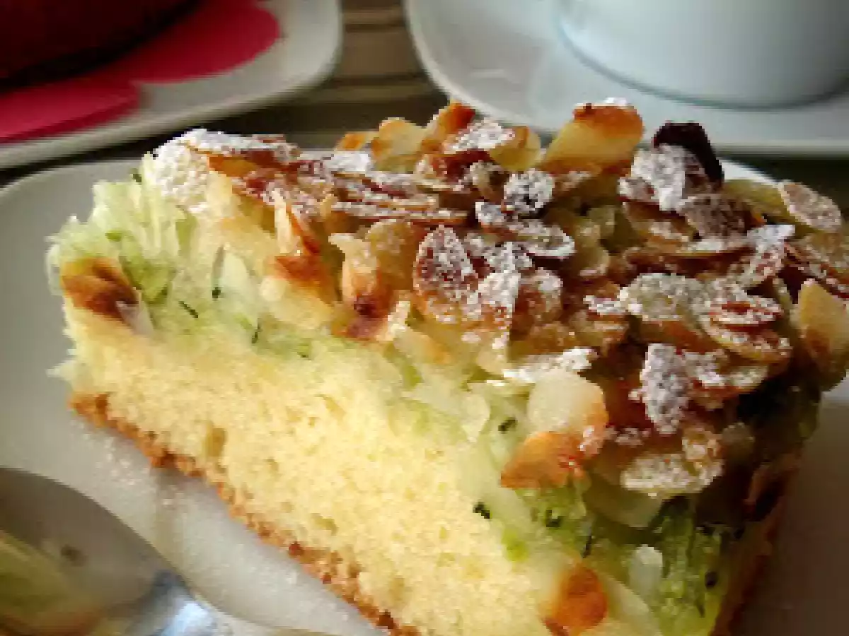 Pastel dulce de calabacin y almendras - foto 2