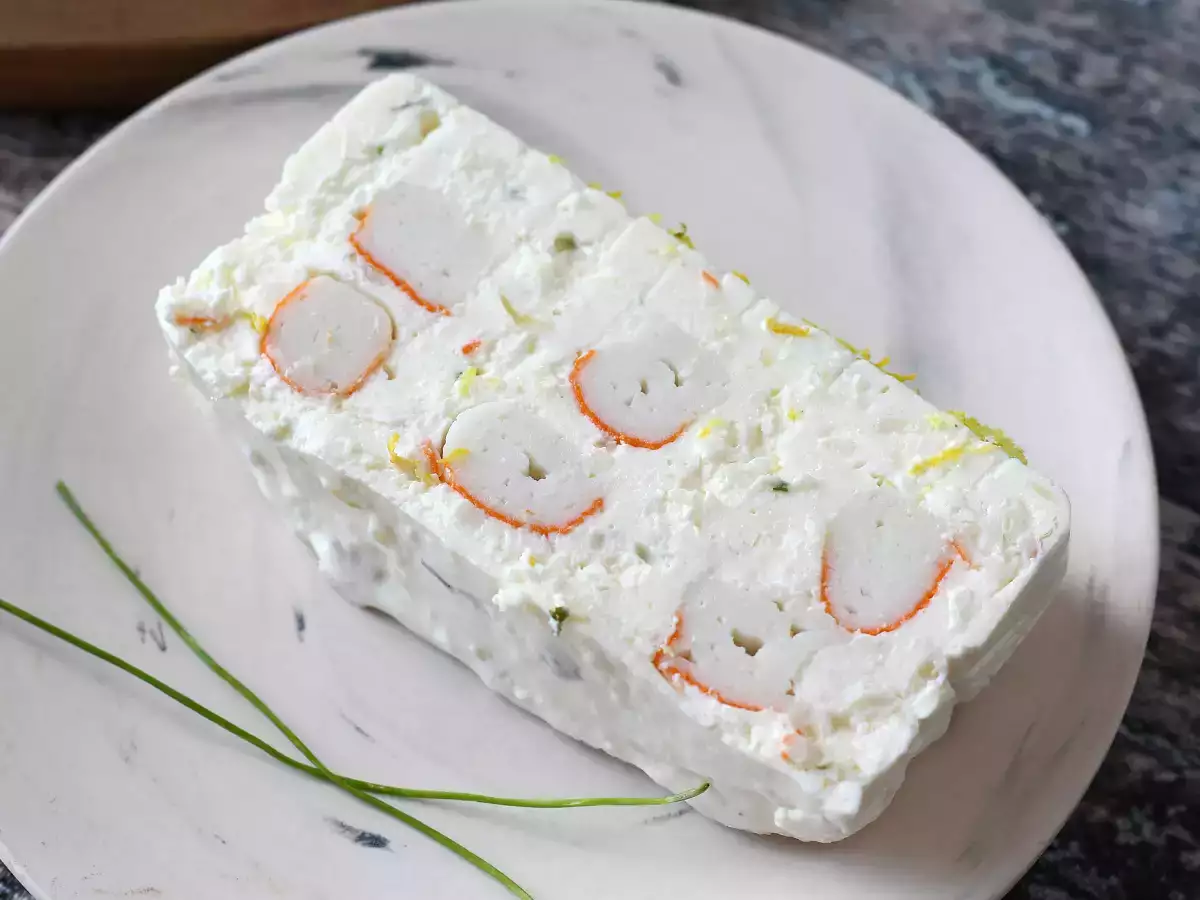 Pastel frío de palitos de cangrejo: un entrante fácil y sin horno para cualquier ocasión - foto 2