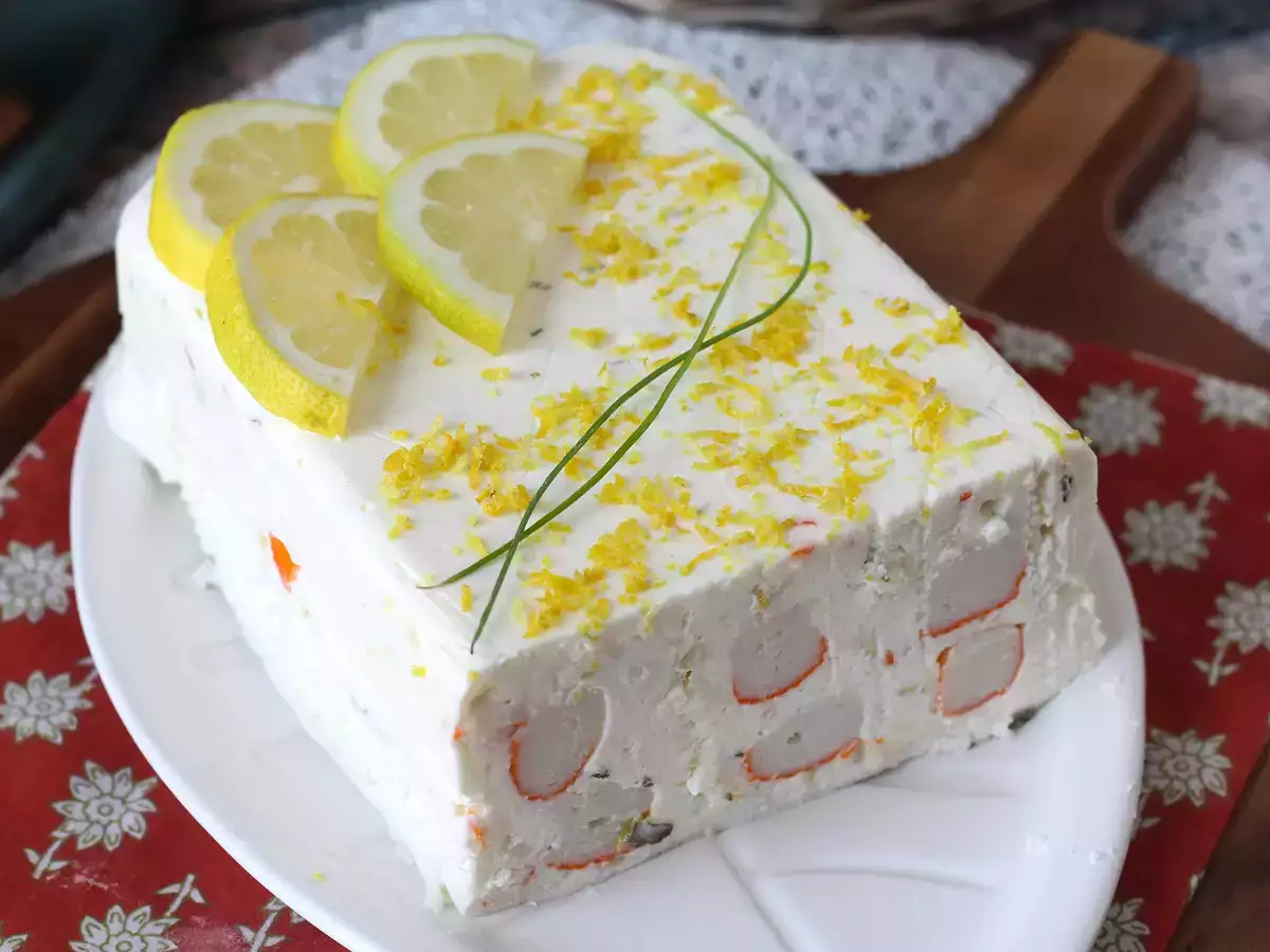 Pastel frío de palitos de cangrejo: un entrante fácil y sin horno para cualquier ocasión - foto 3