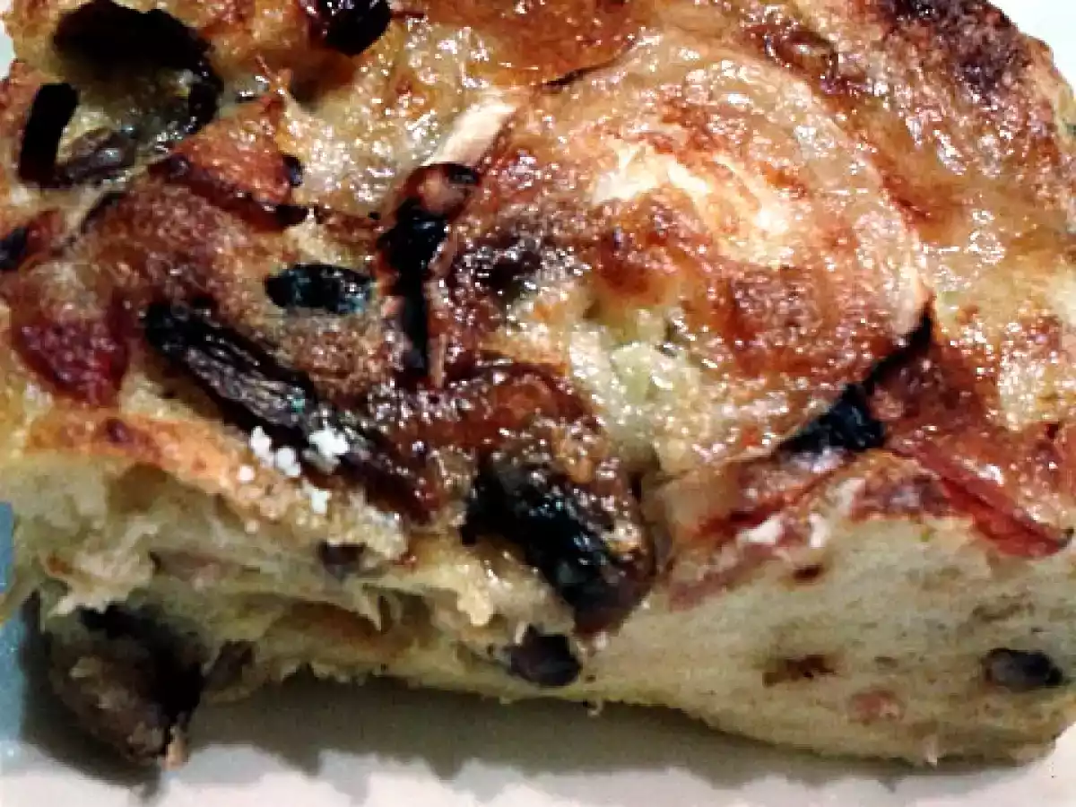 Pastel salado de pan duro con champiñones, bacon y queso de cabra (Reciclaje) - foto 2