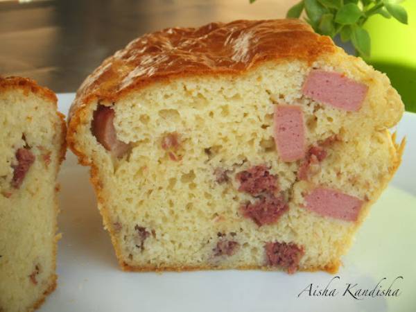 Pastel salado de salchichas y corned beef