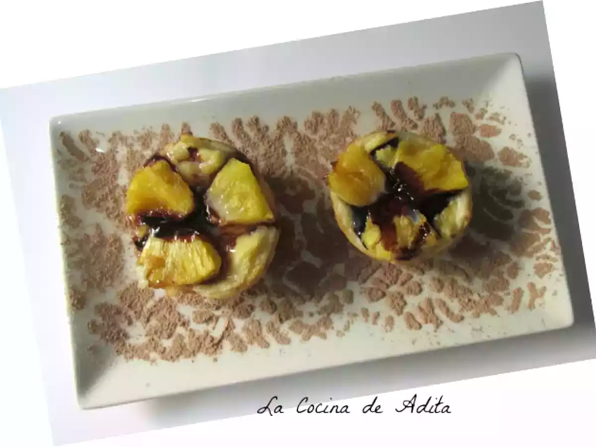 Pasteles de crema con piña