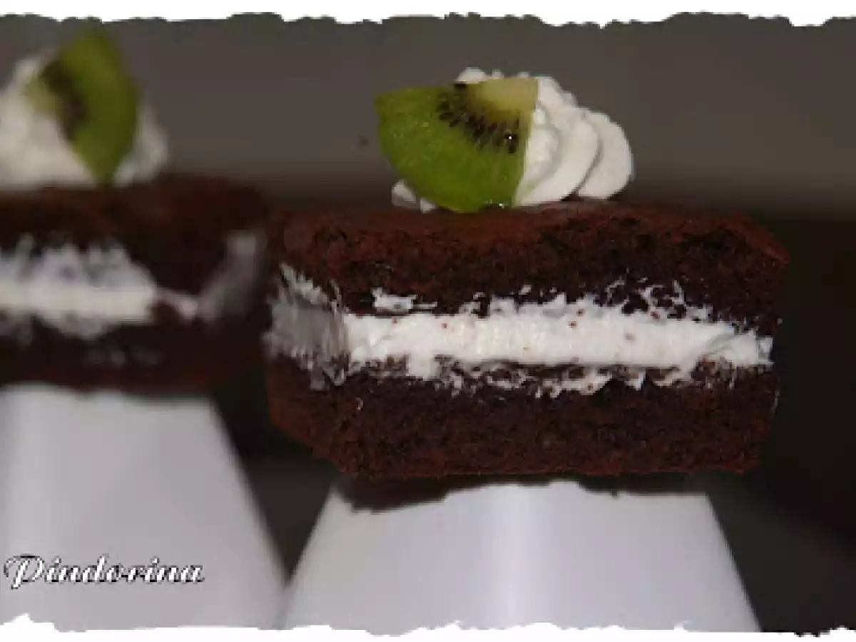 Pastelitos de brownie y nata