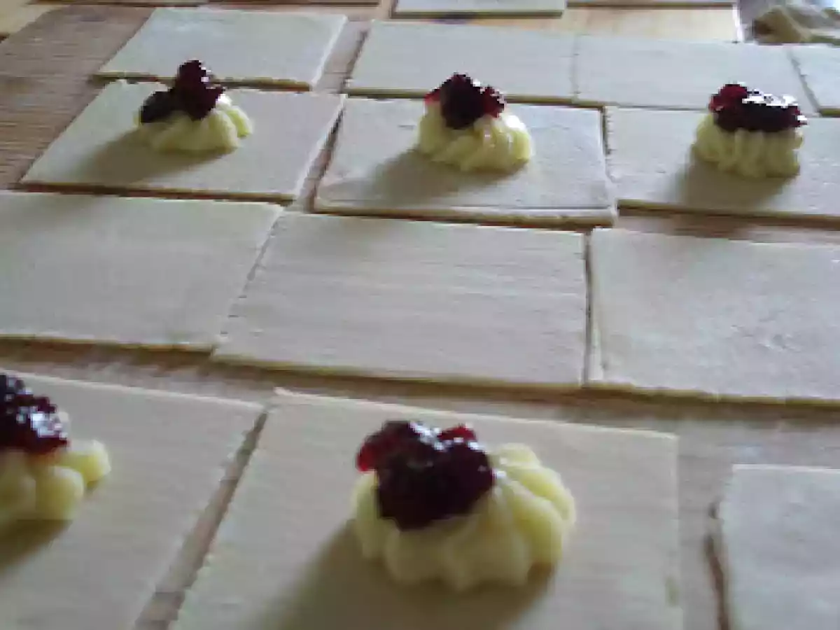 PASTELITOS DE CREMA PASTELERA Y MERMELADA DE CEREZAS - foto 2