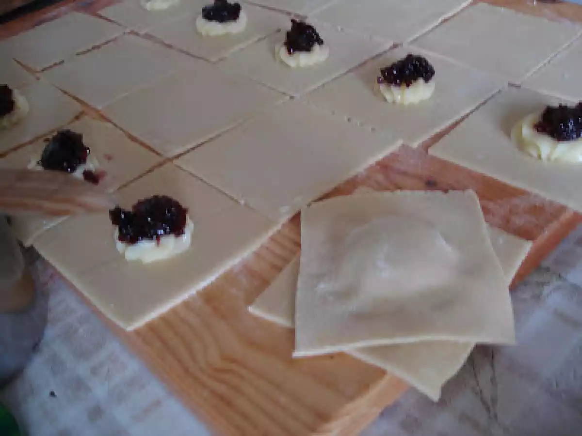 PASTELITOS DE CREMA PASTELERA Y MERMELADA DE CEREZAS - foto 3