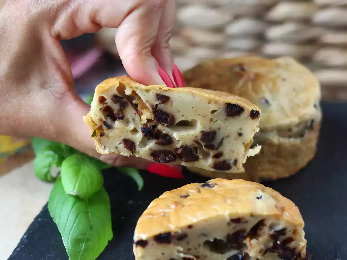Pastelitos salados de queso crema y aceitunas negras en freidora de aire - foto 6
