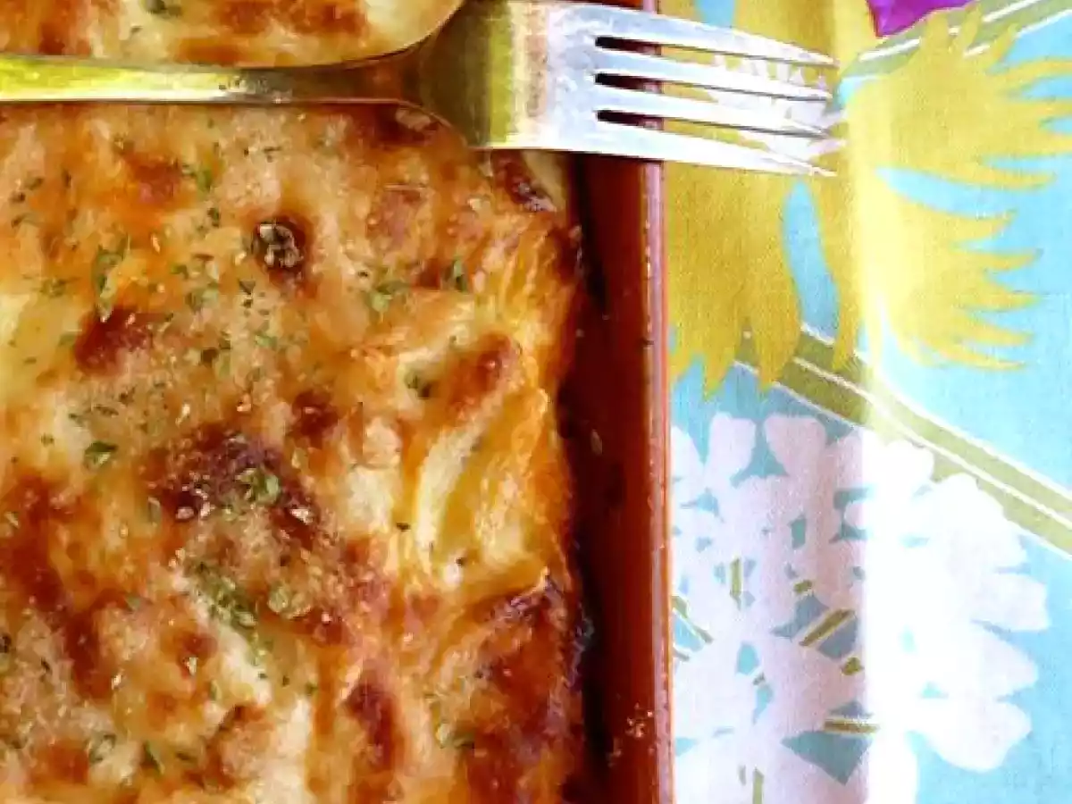 Pastítsio griego con feta y parmesano