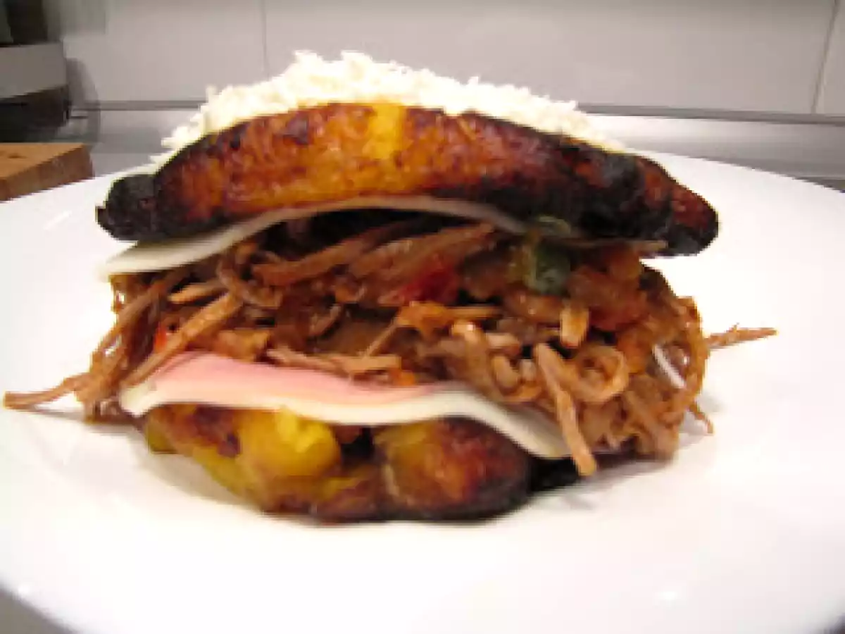 Patacón de Maduro/ Hamburguesa de Platano Macho (Cocina Venezolana) - foto 2