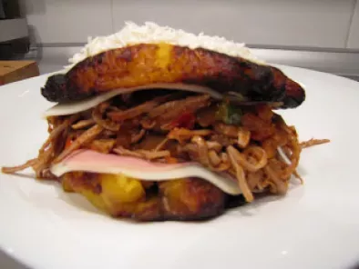 Patacón de maduro/ hamburguesa de platano macho (cocina venezolana) - Receta  Petitchef