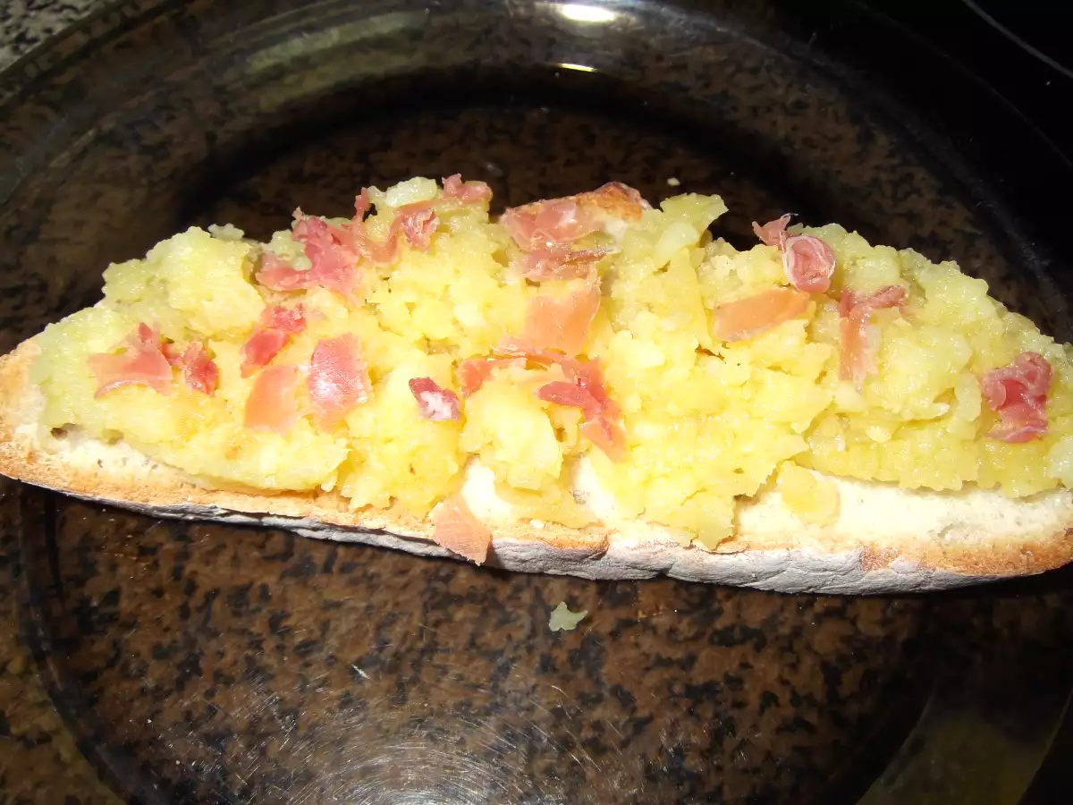 PATATAS AL PELOTÓN CON GULAS Y VIRUTAS DE JAMÓN - foto 2