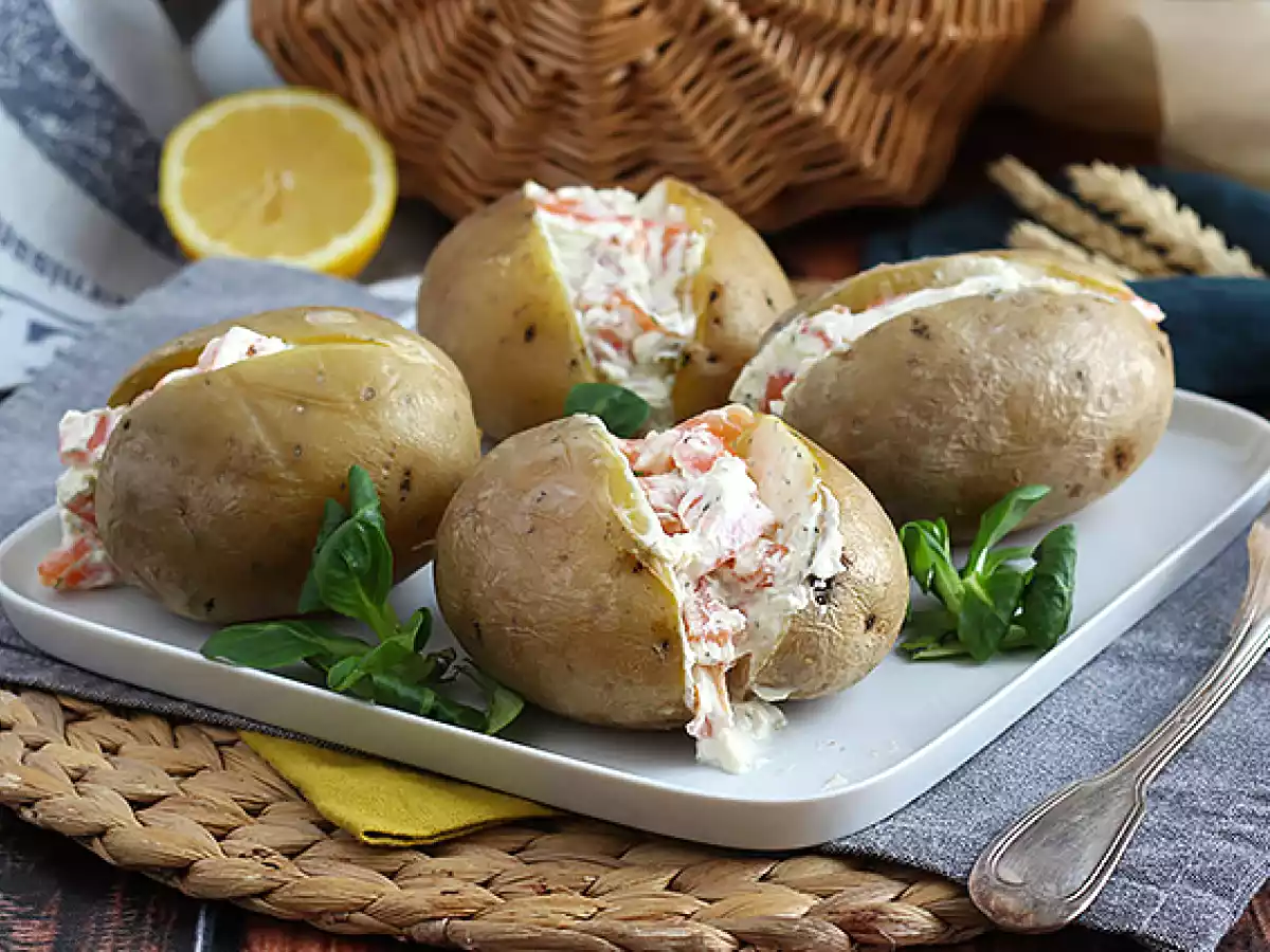 Patatas asadas rellenas de salmón ahumado y queso crema - foto 4