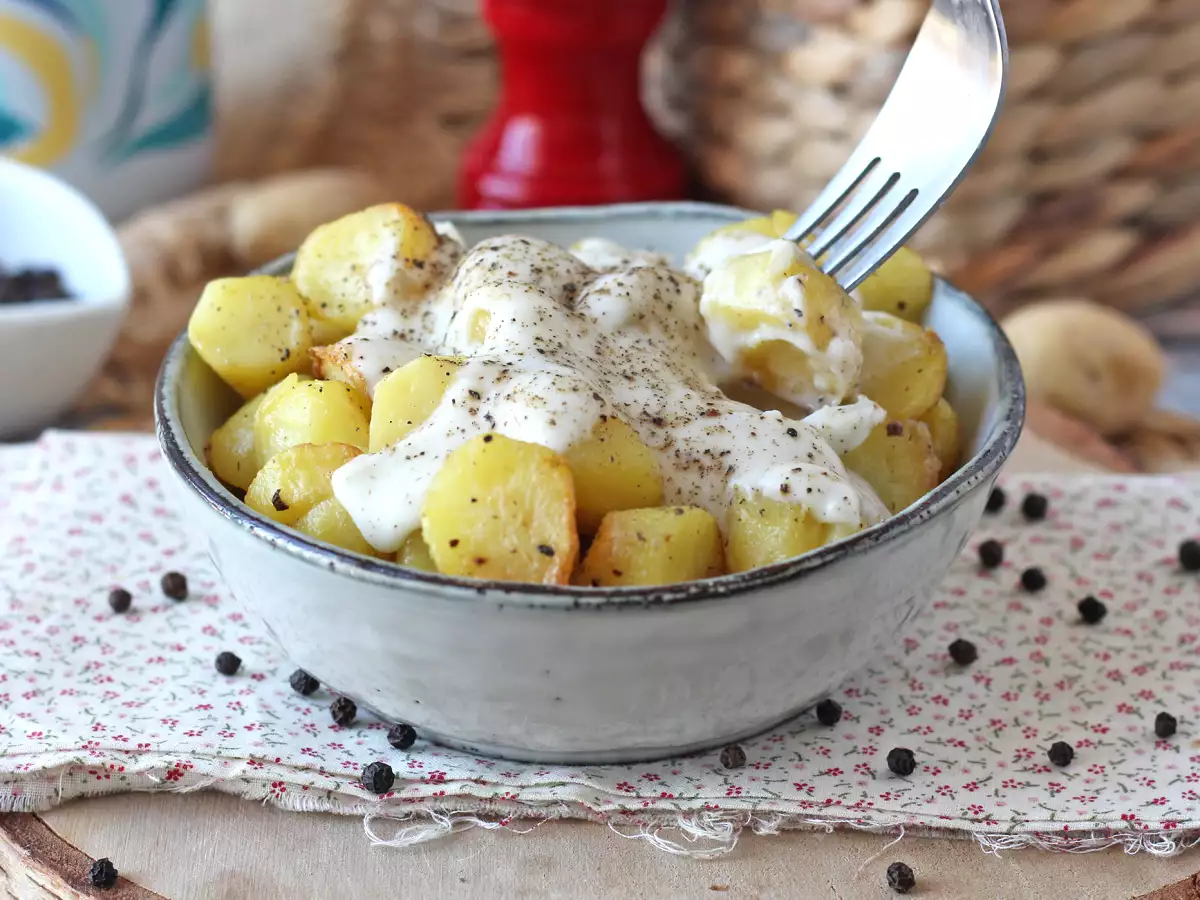 Patatas cacio e pepe al horno cremosas: ¡la guarnición fácil que vuelve loco a todo el mundo! - foto 2