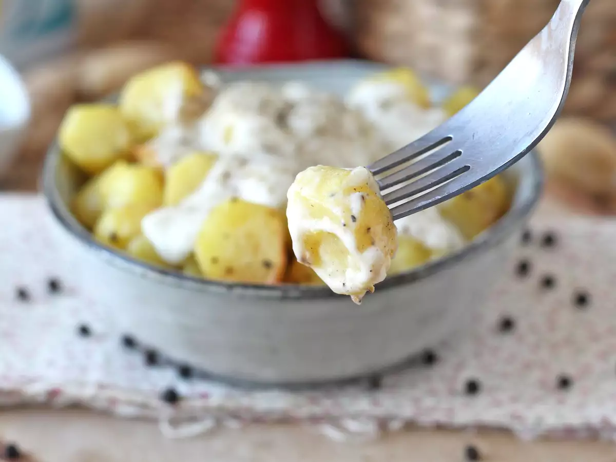 Patatas cacio e pepe al horno cremosas: ¡la guarnición fácil que vuelve loco a todo el mundo! - foto 5