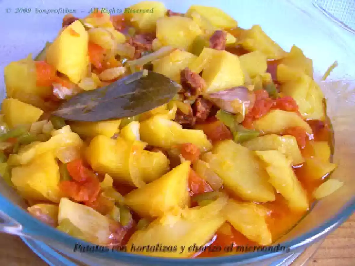 Patatas con chorizo y hortalizas al micro