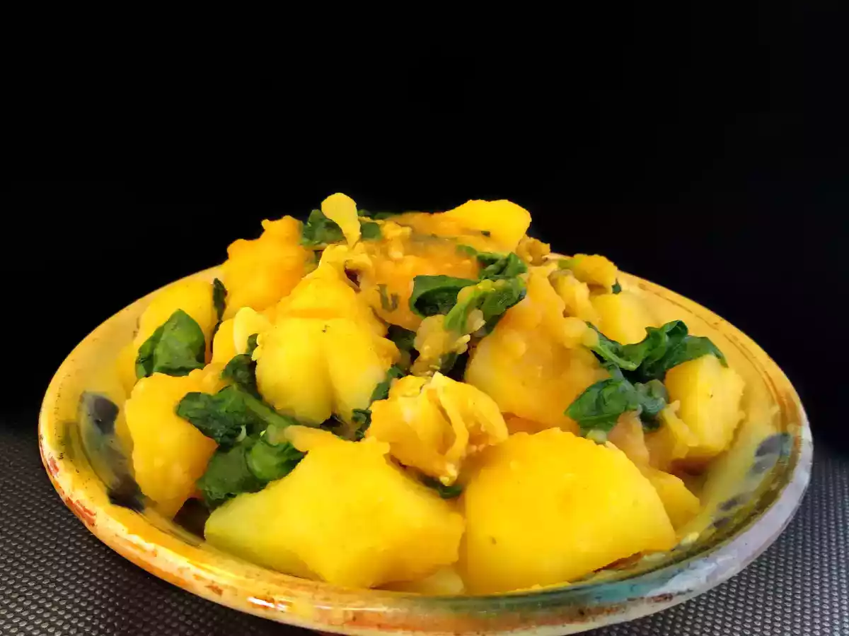 Patatas con espinacas y bacalao (guiso invernal)