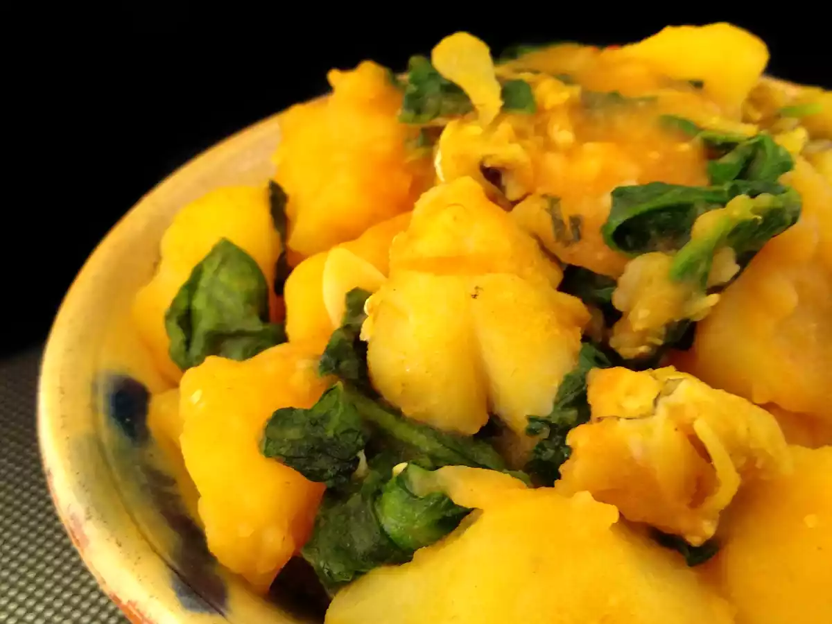 Patatas con espinacas y bacalao (guiso invernal) - foto 2