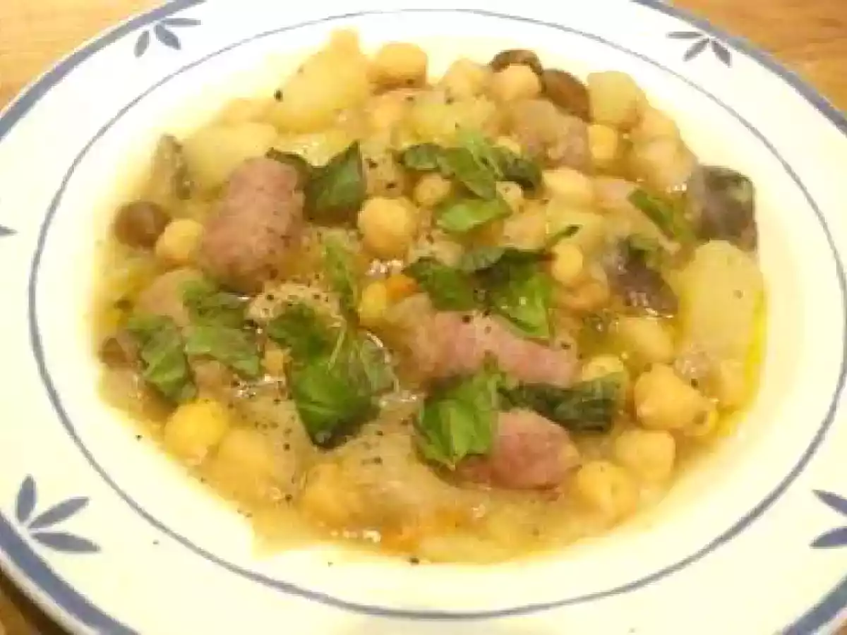Patatas con garbanzos y longanizas