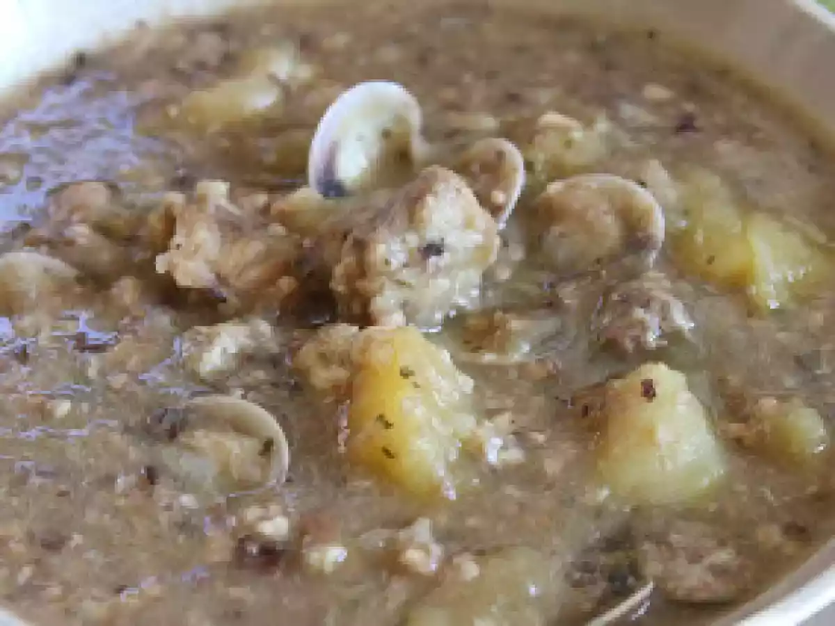 Patatas con pintarroja y almejas - foto 3