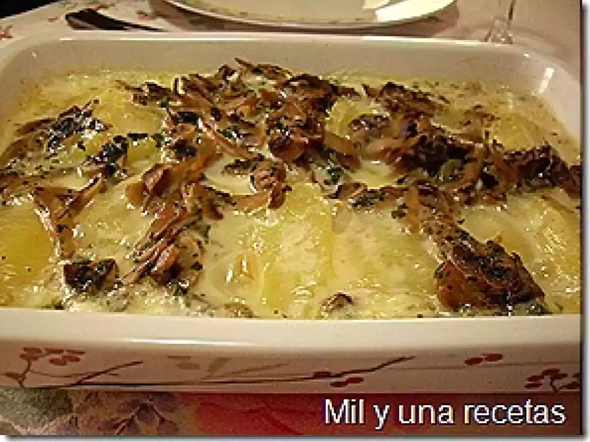 Patatas con queso y champiñones