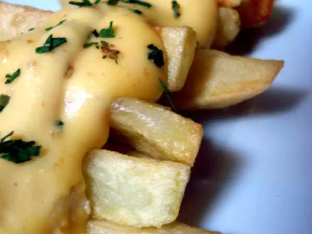 Patatas con salsa de huevos fritos - foto 2