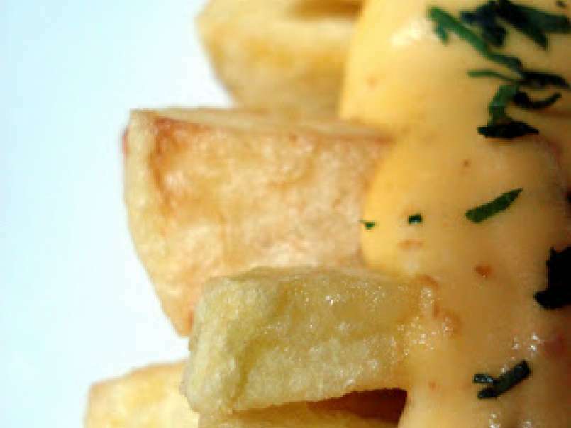Patatas con salsa de huevos fritos, foto 3