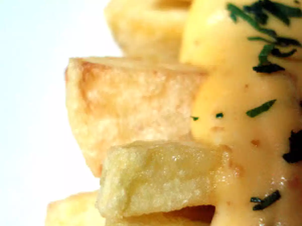 Patatas con salsa de huevos fritos - foto 3