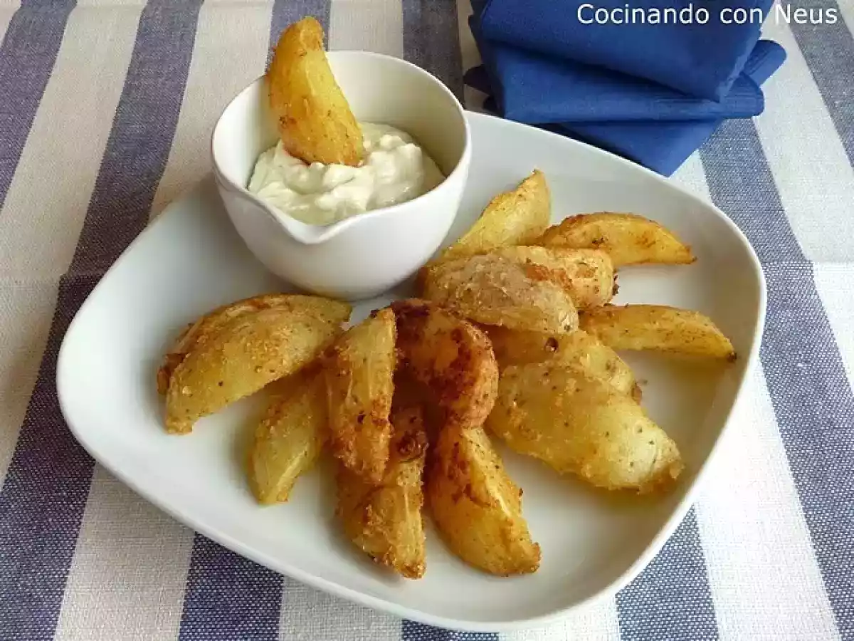Patatas deluxe con salsa de mayonesa