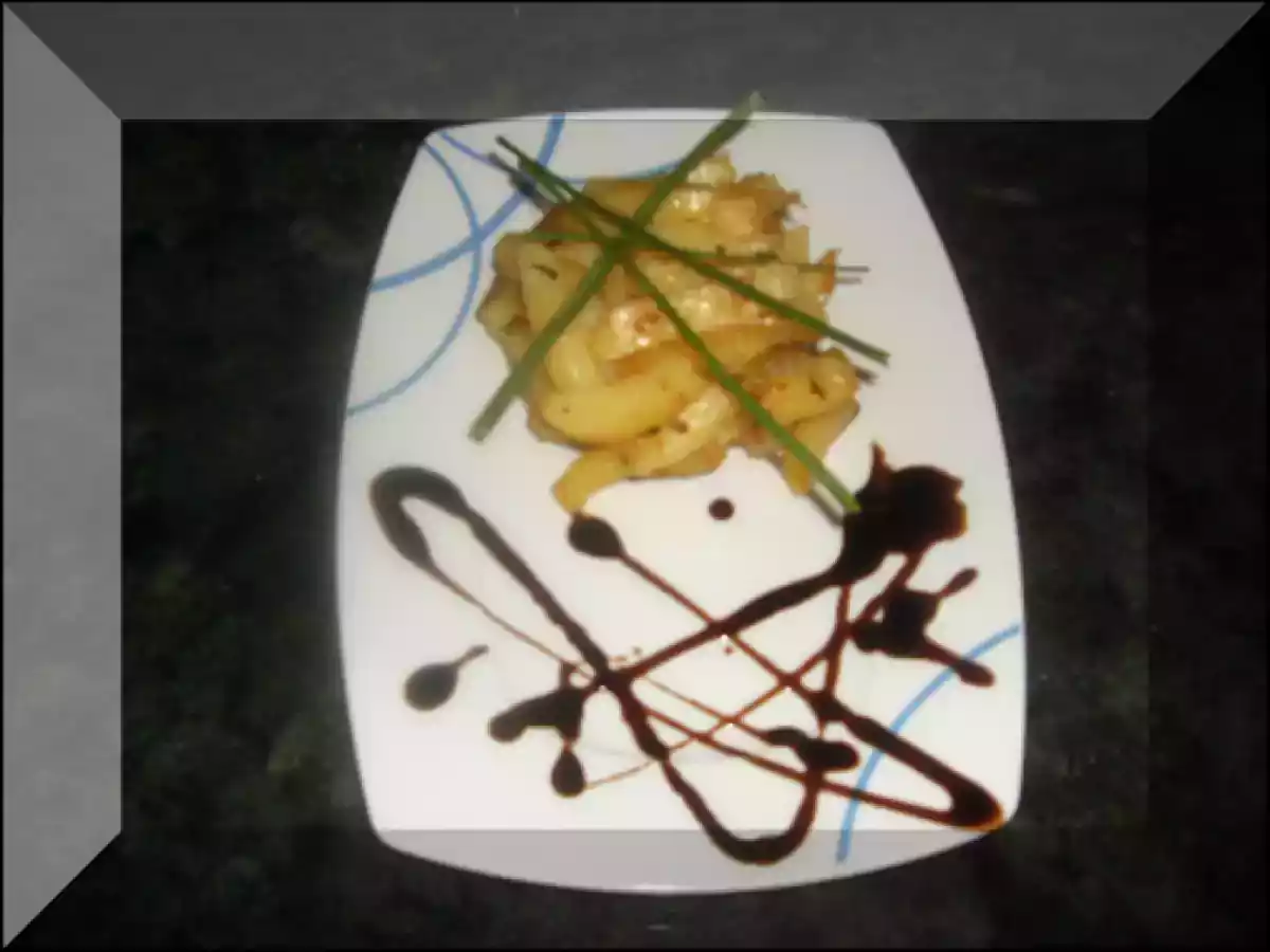 Patatas fritas con ajos, perejil y vinagre