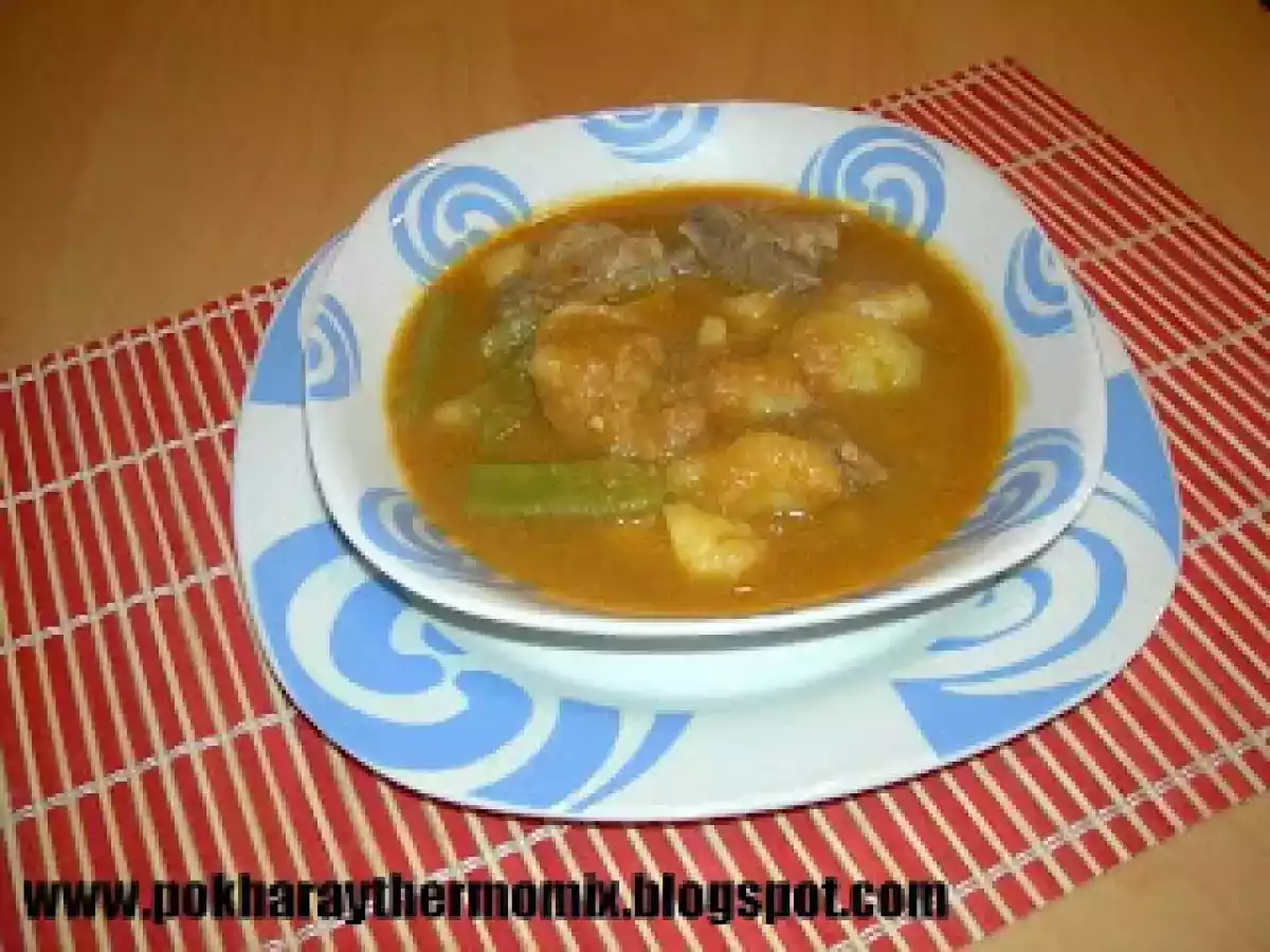 Patatas guisadas con costillas de cerdo adobadas