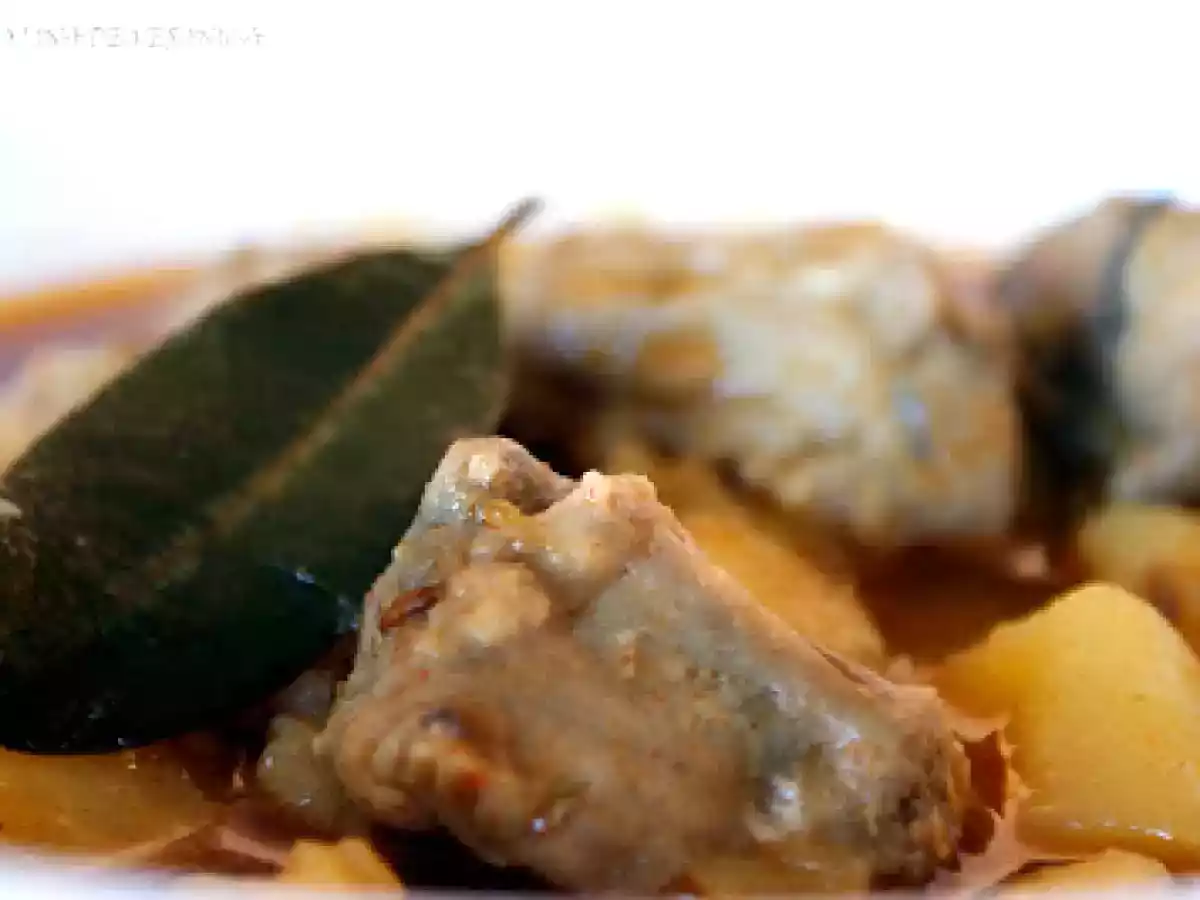 Patatas guisadas con costillas en thermomix