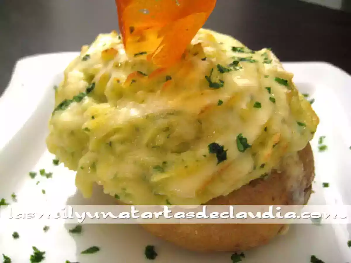 Patatas rellenas de salmón, puré con nata fresca y queso brie - foto 2