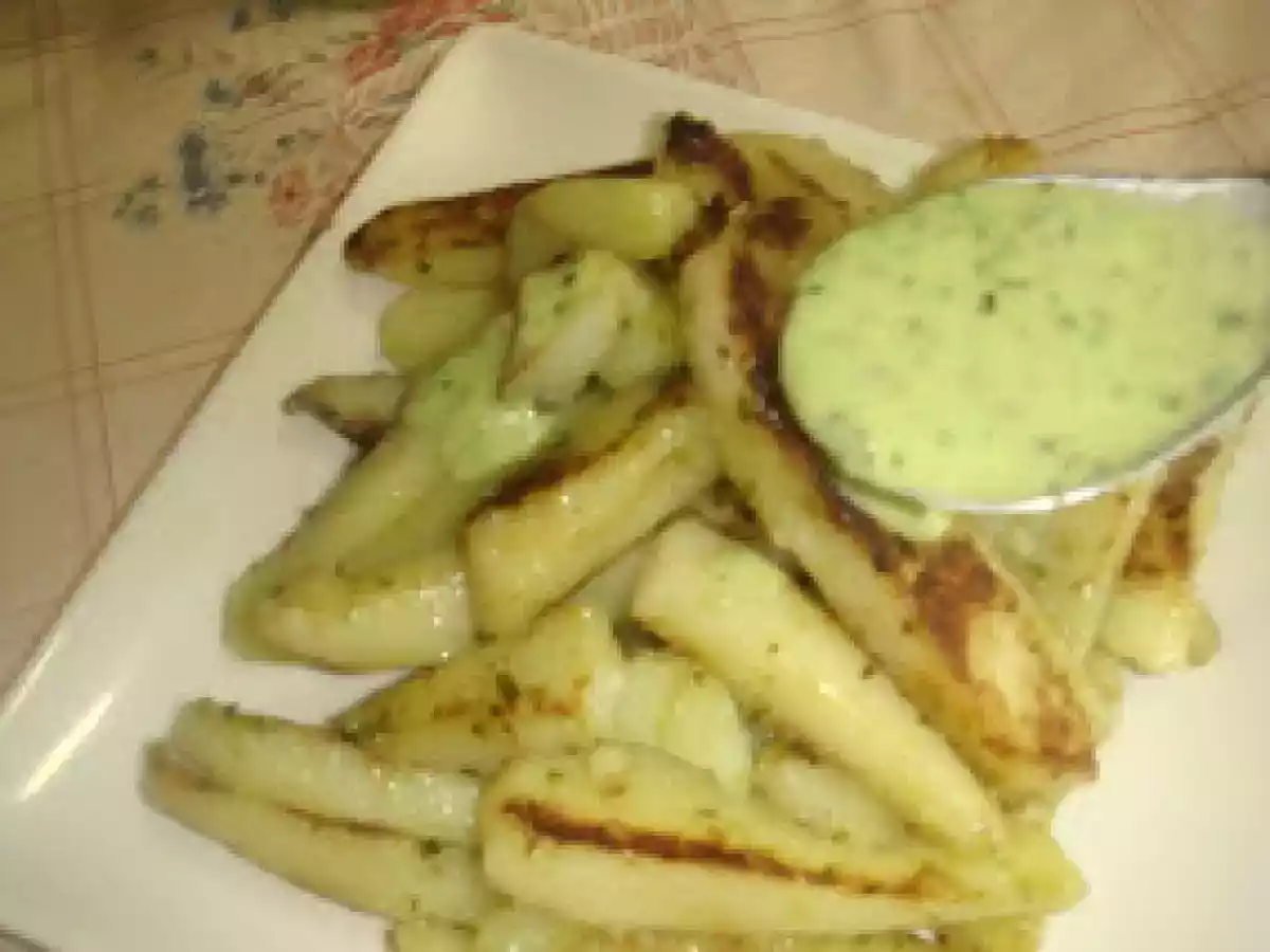 Patatas salteadas con salsa al ajillo