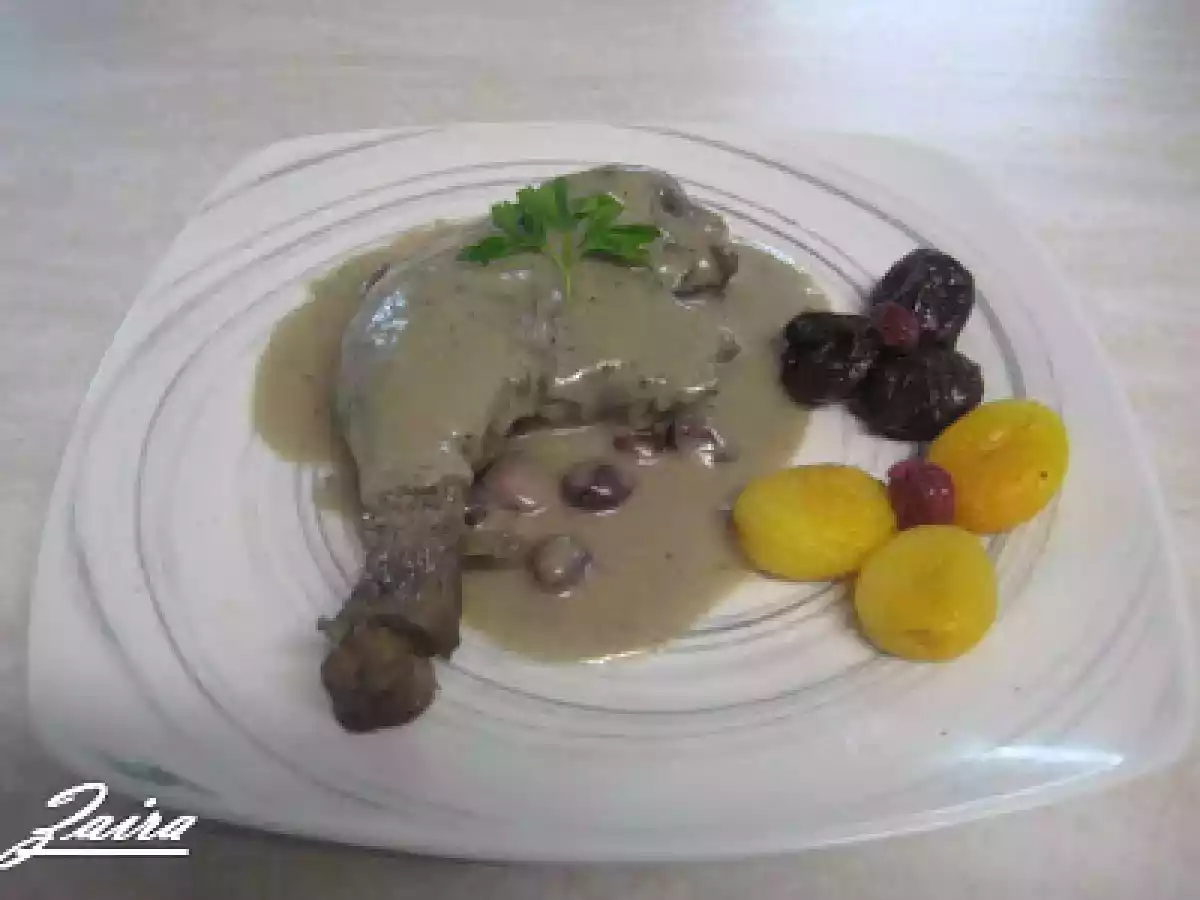 Pato en salsa de arándanos con ciruelas y orejones