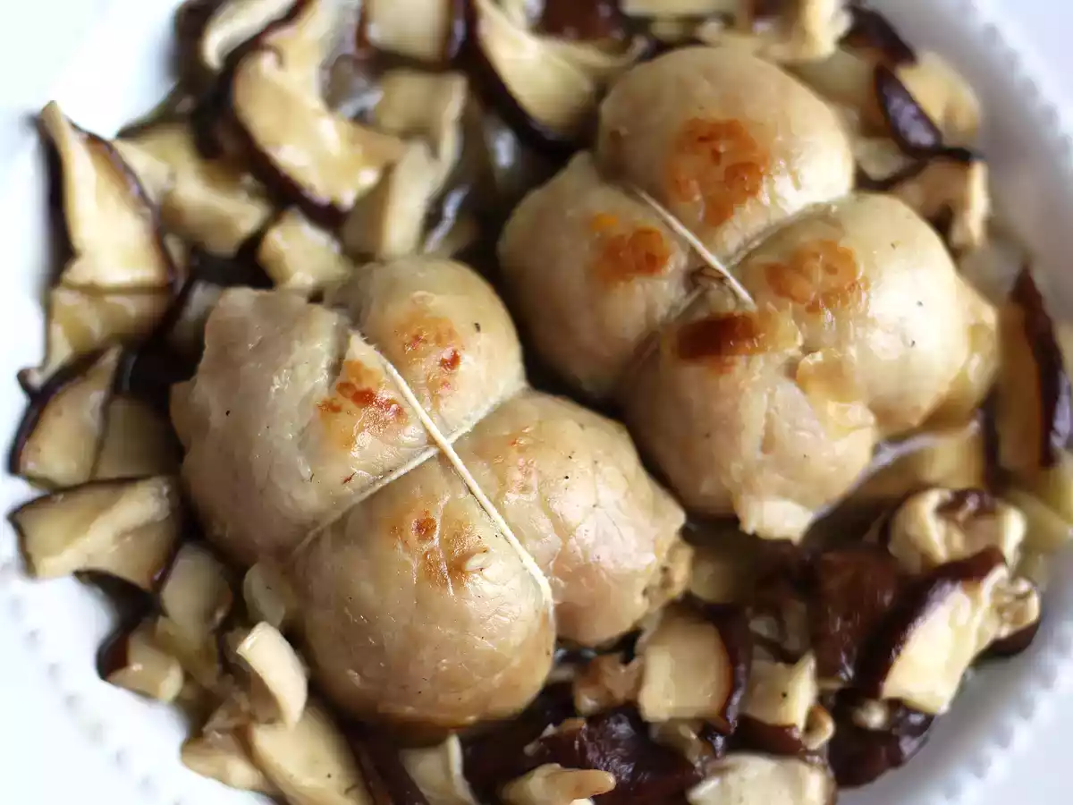 Paupiettes con setas. Paquetitos de carne de cerdo acompañados de champiñones - foto 3