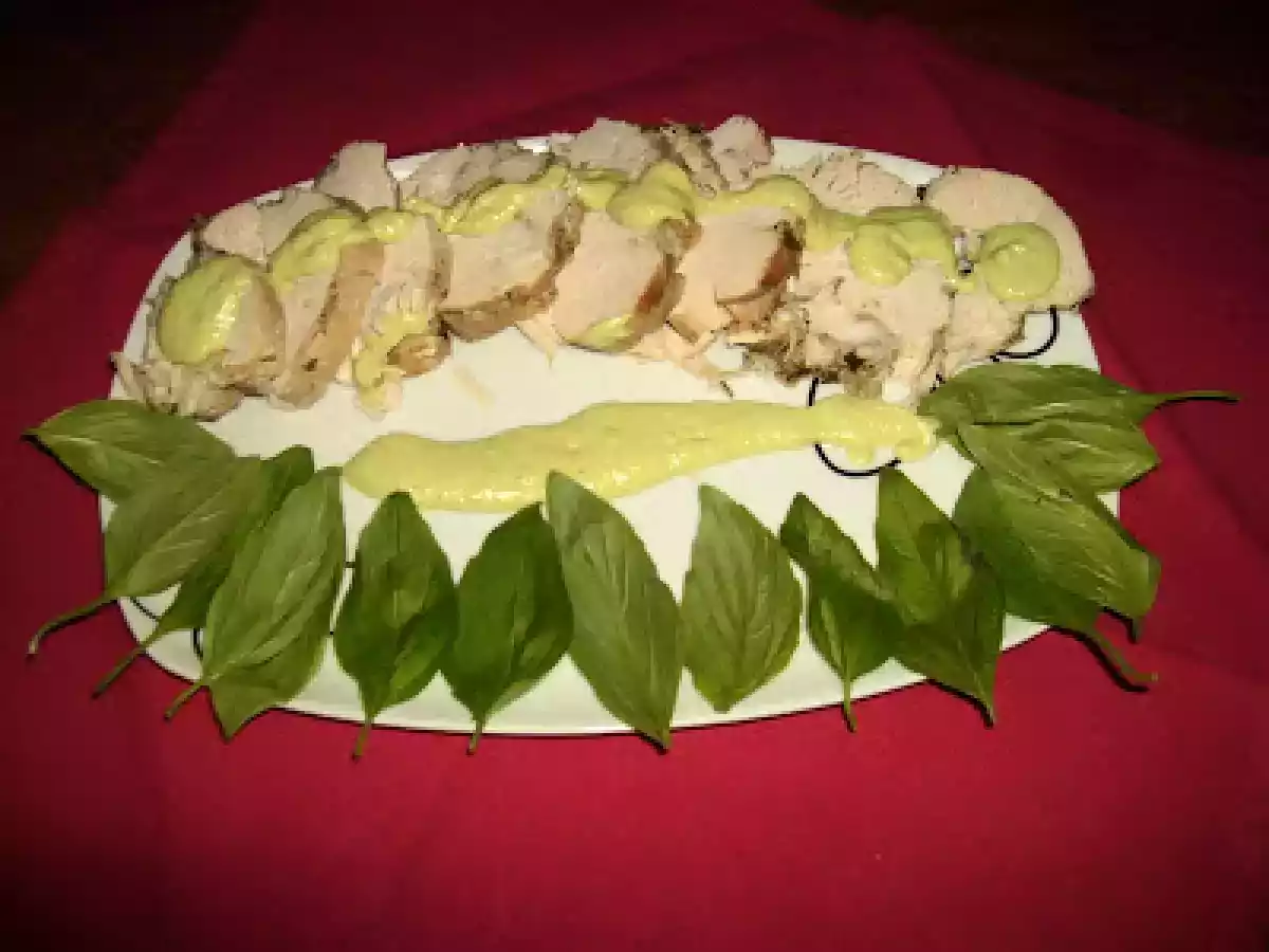 PAVO CON SALSA DE ALBAHACA - foto 2
