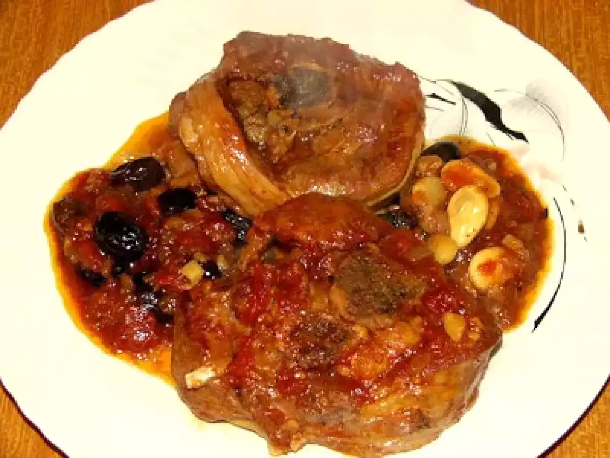 Pavo estofado con olivas y almendras