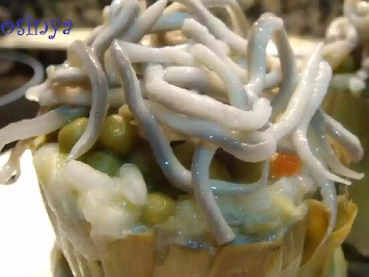 PECADO CAPITAL AL AJILLO SOBRE ALCACHOFAS RELLENAS - foto 3