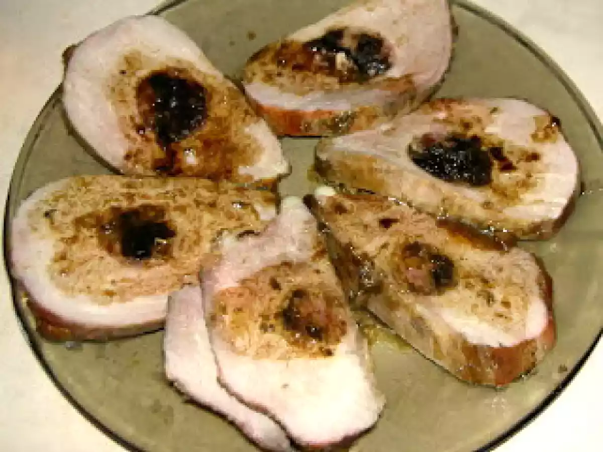 Peceto mechado con ciruelas y panceta