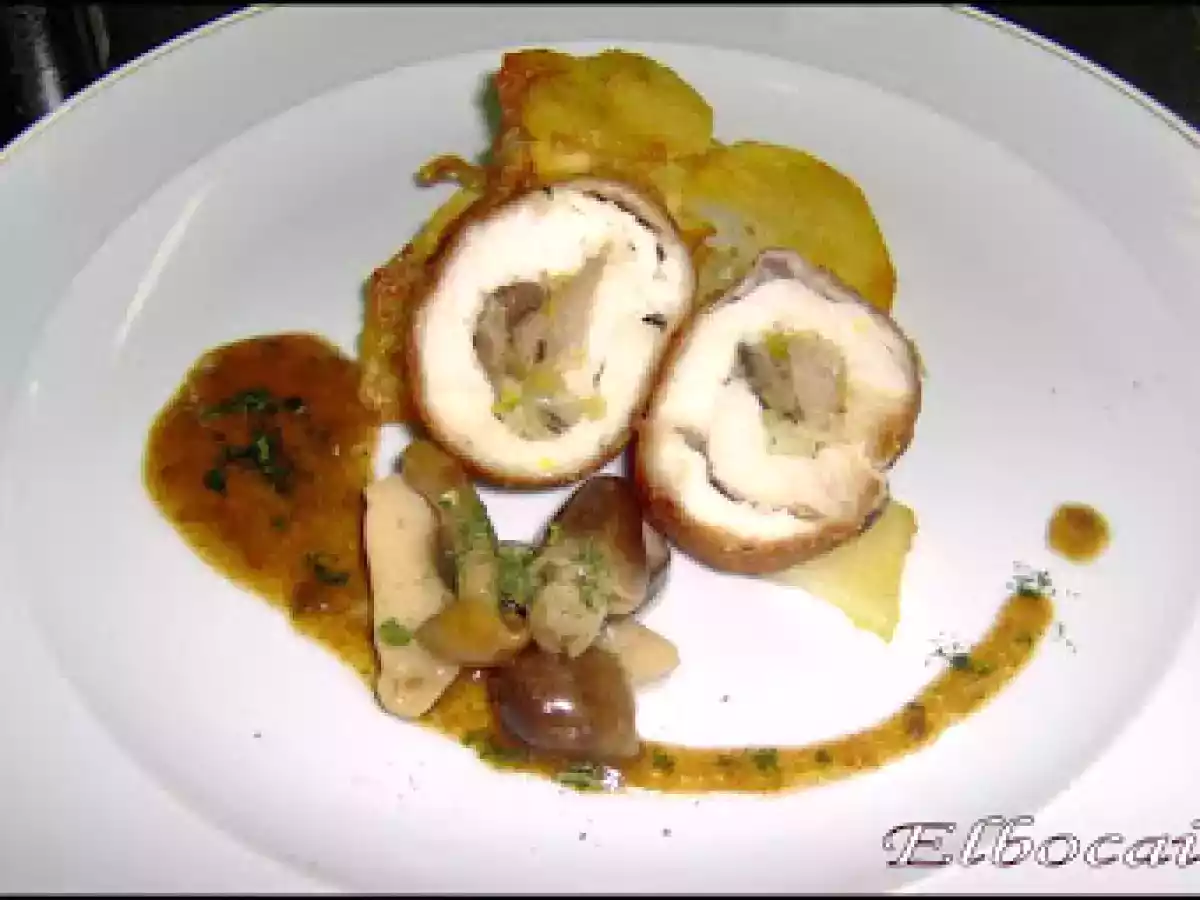 Pechuga de ave rellena de setas y puerros. (Jesús Romero)